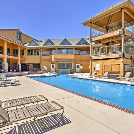Cozy Granby Condo With Pool Access And Mountain Views!